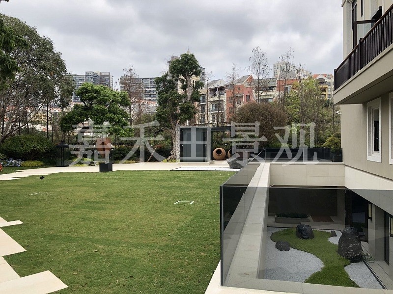 夏季別墅花園如何養(yǎng)護(hù)？